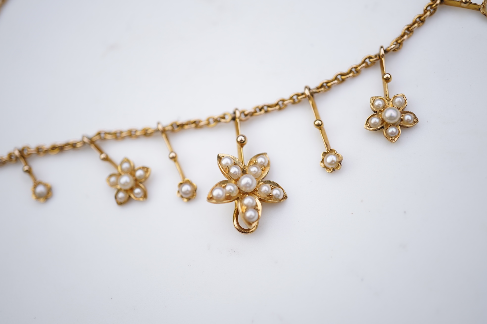 Goldsmiths and Silversmiths Company, an Edwardian pearl necklace, early 20th century